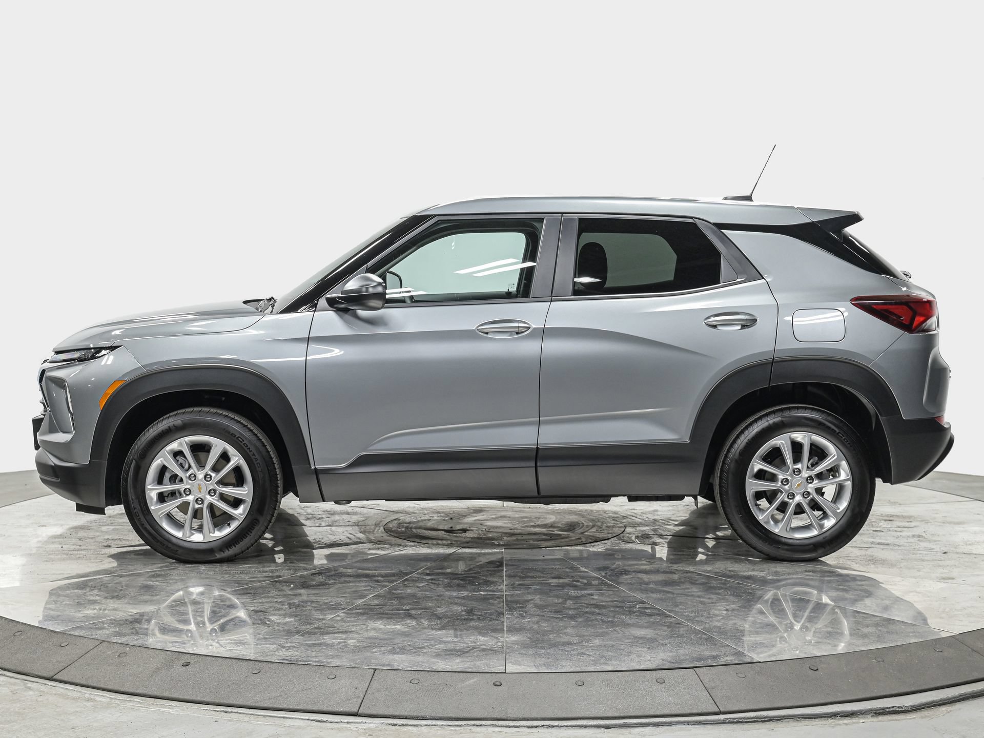 Used 2026 Chevrolet TrailBlazer LS w/ LS Convenience Package AWD/4WD image 2