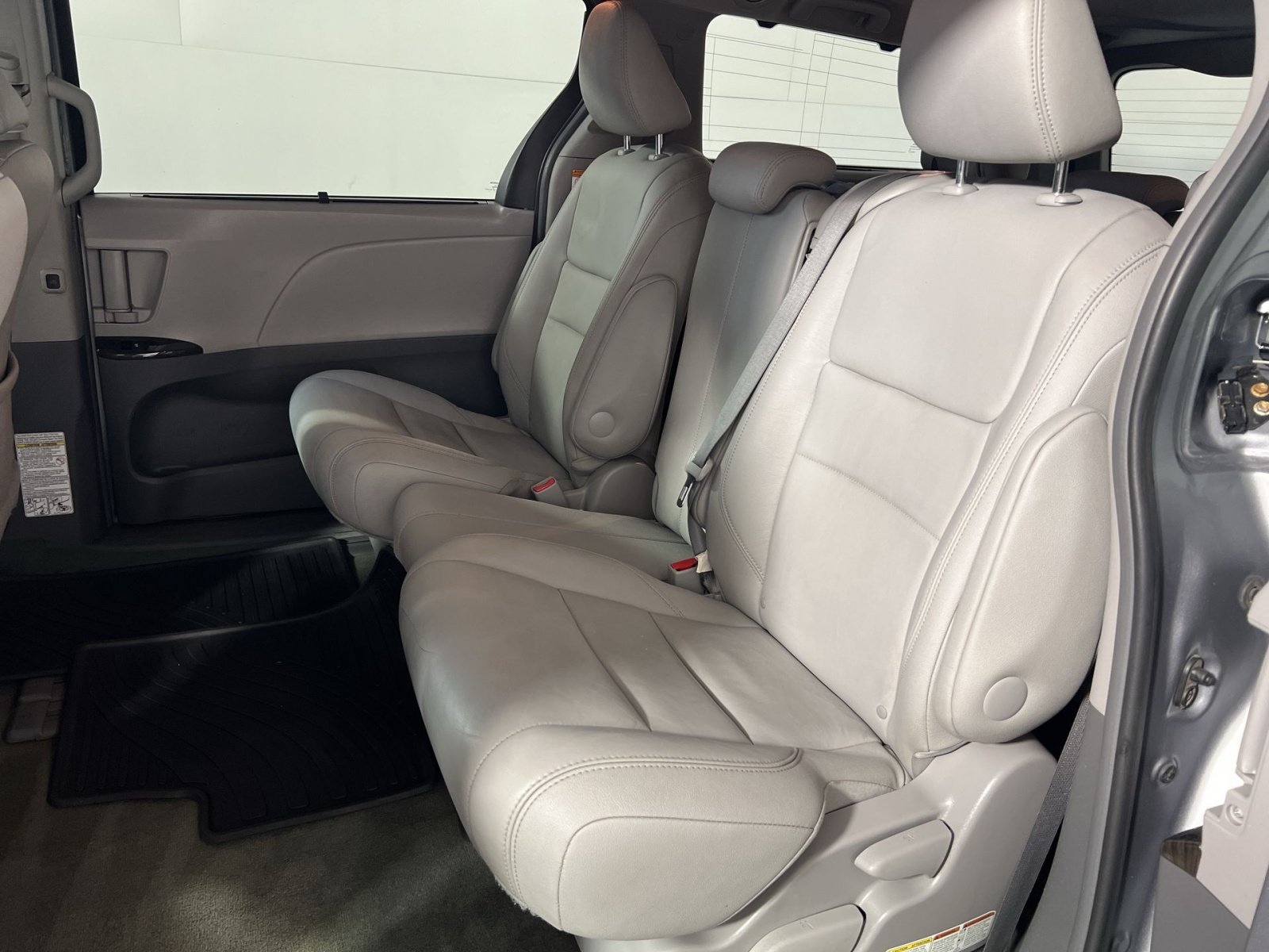 Used 2017 Toyota Sienna XLE w/ XLE Navigation Package FWD image 25