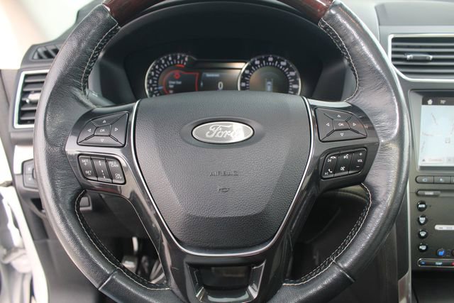 Used 2019 Ford Explorer Platinum image 17