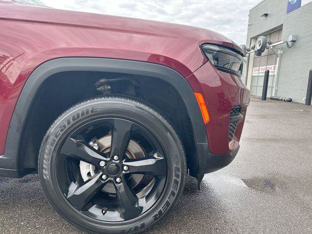 Certified 2024 Jeep Grand Cherokee Altitude image 12