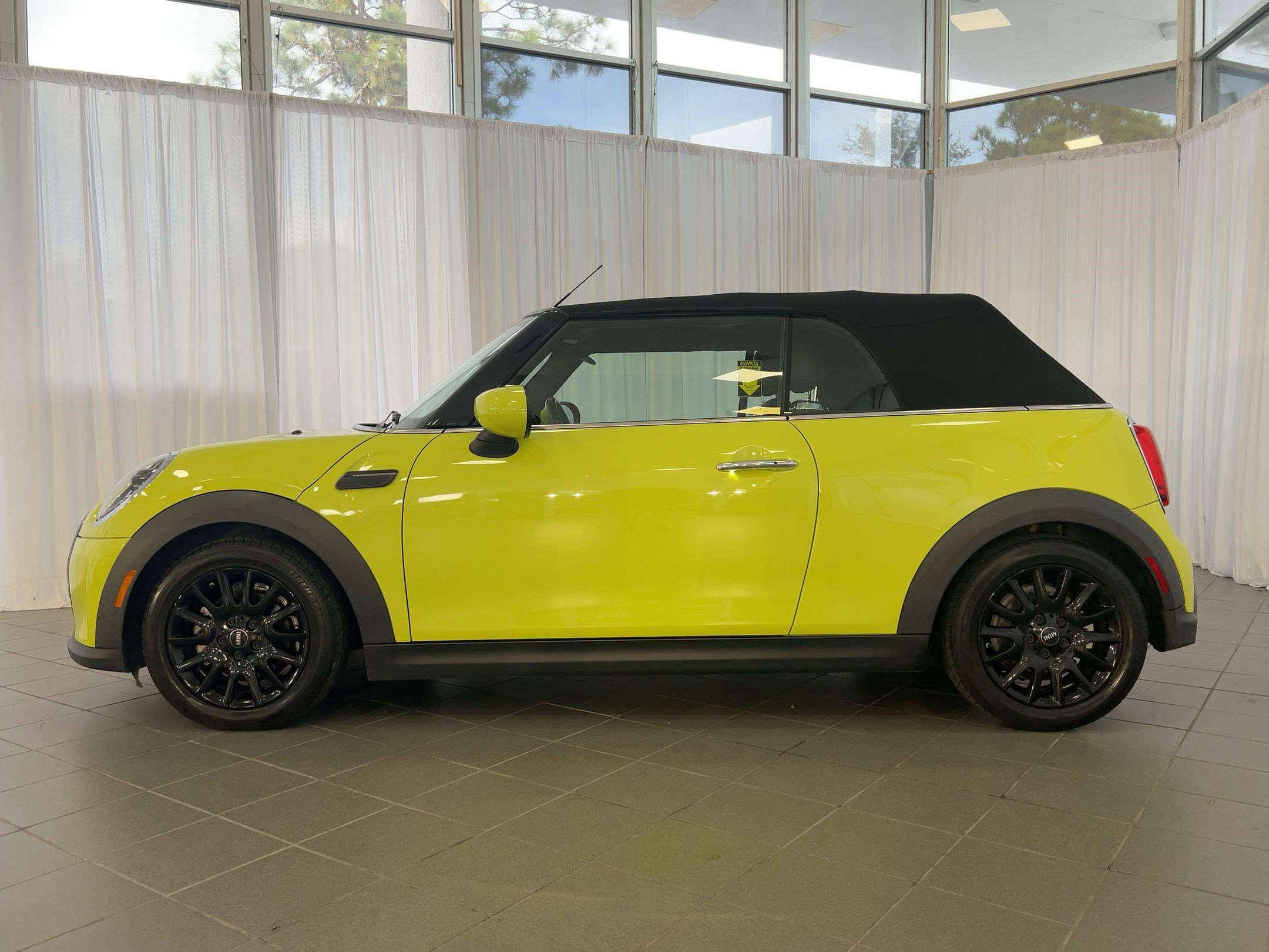 Used 2022 MINI Cooper Convertible image 2