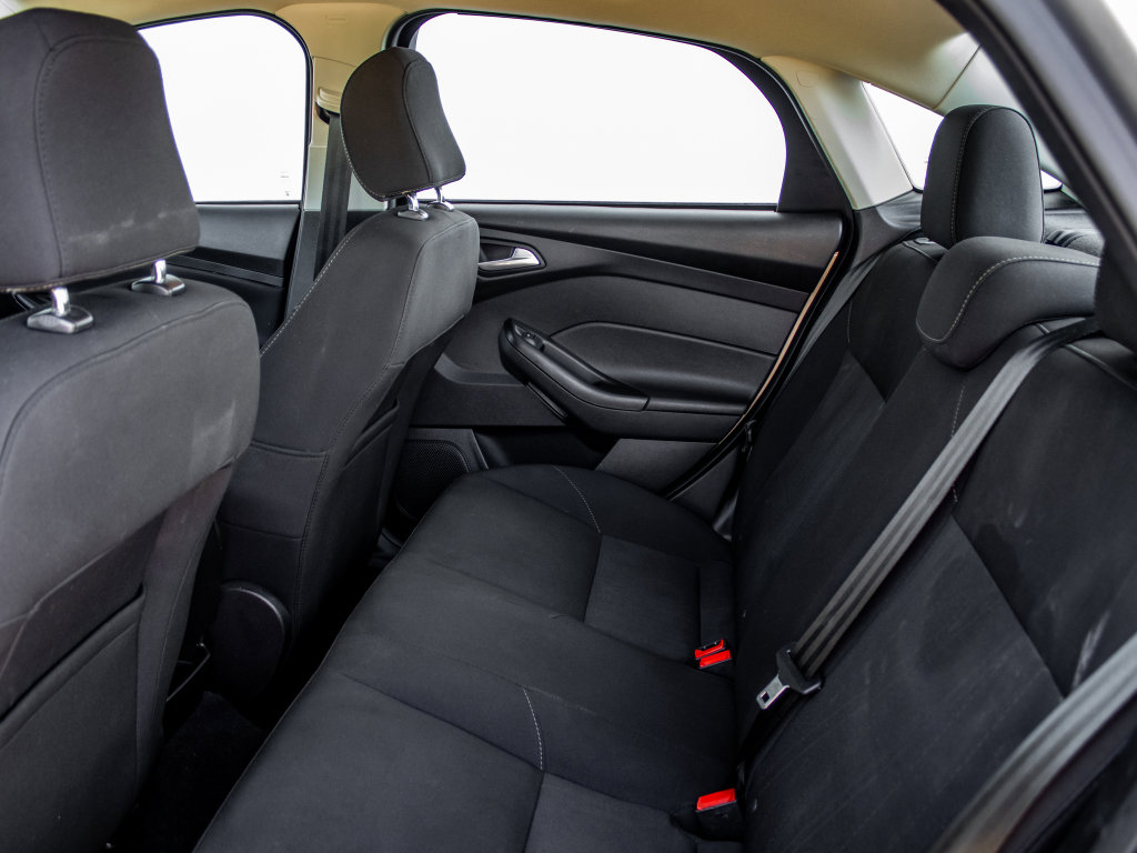 Used 2017 Ford Focus SE w/ Cold Weather Package image 16