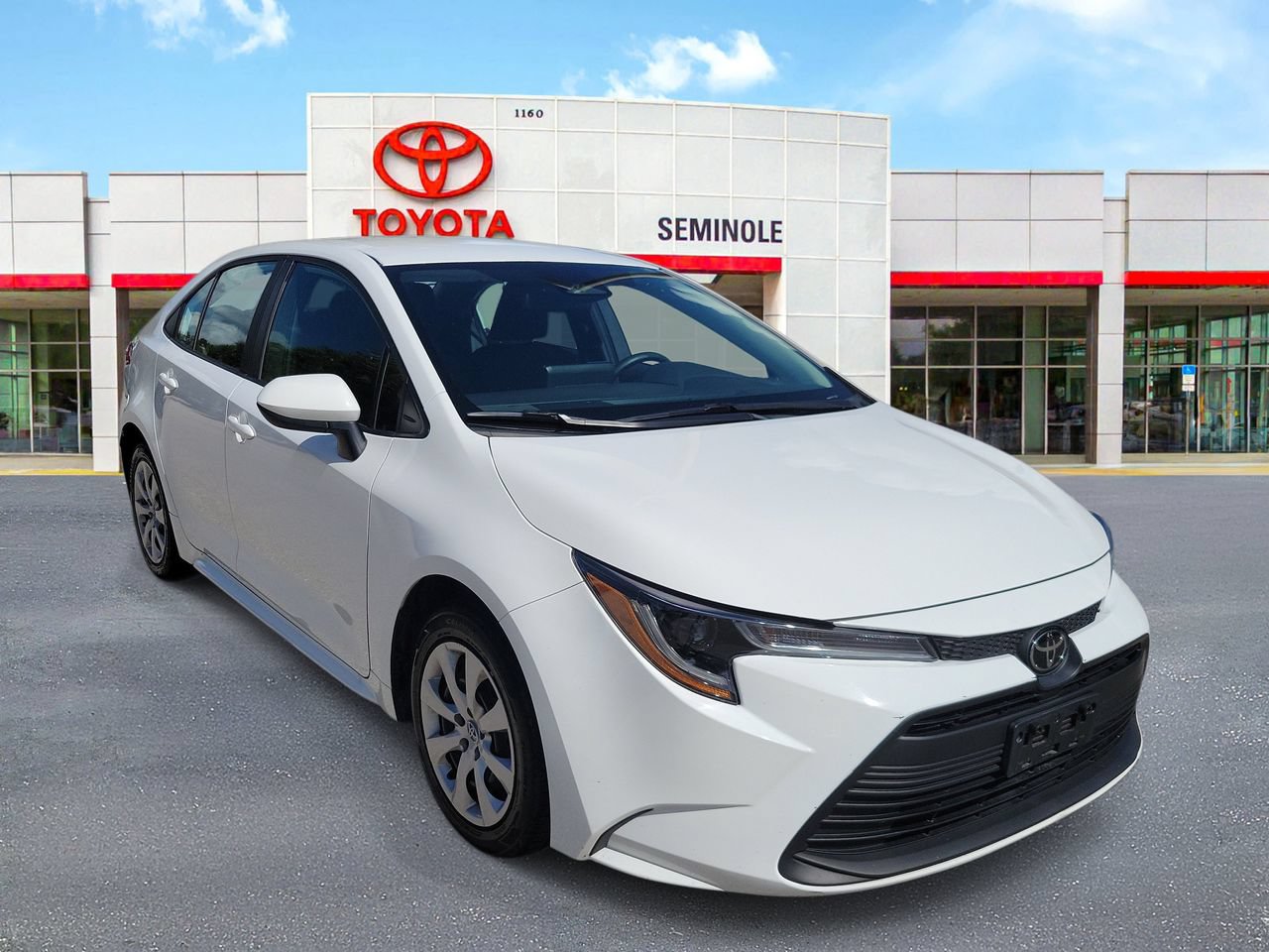 Used 2024 Toyota Corolla LE FWD image 2