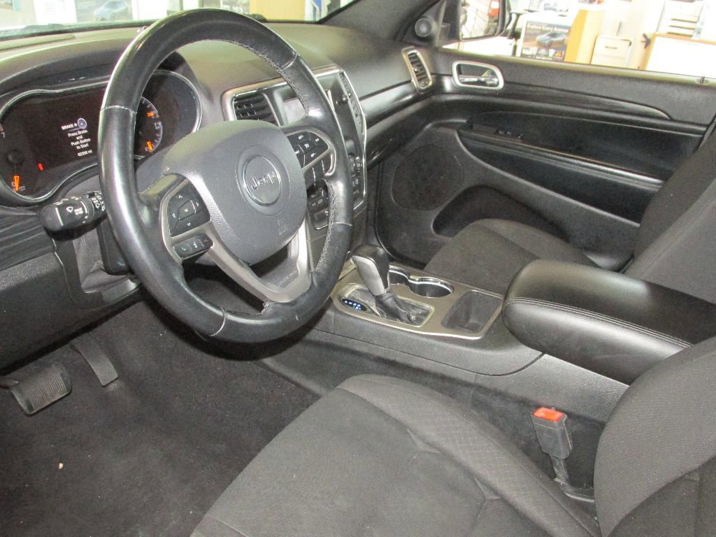 Used 2021 Jeep Grand Cherokee Laredo w/ Security & Convenience Group image 5