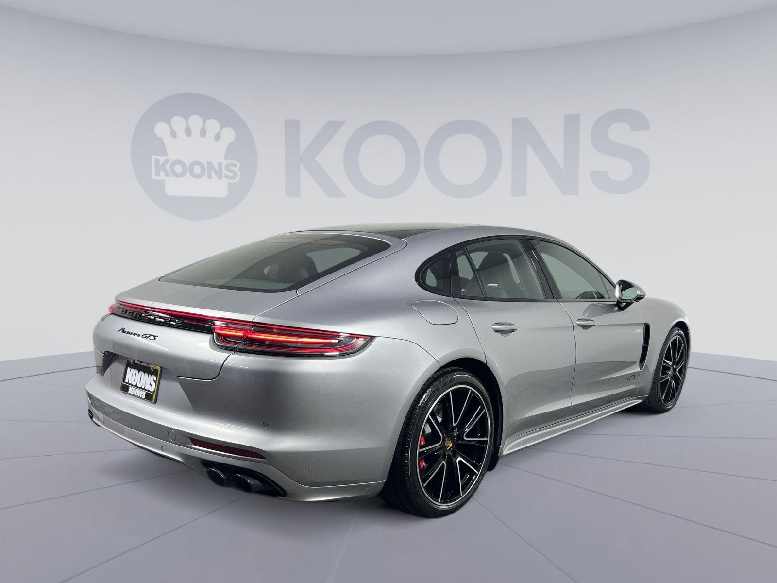 Used 2020 Porsche Panamera GTS image 8