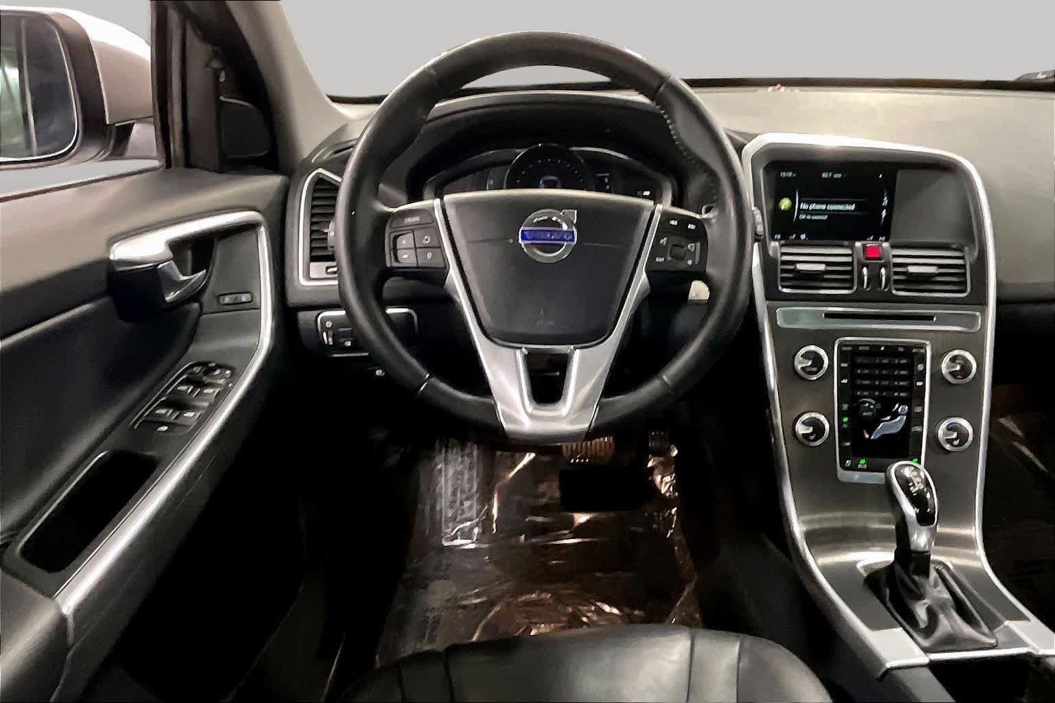 Used 2016 Volvo XC60 T5 Premier w/ Proximity Package AWD/4WD image 6