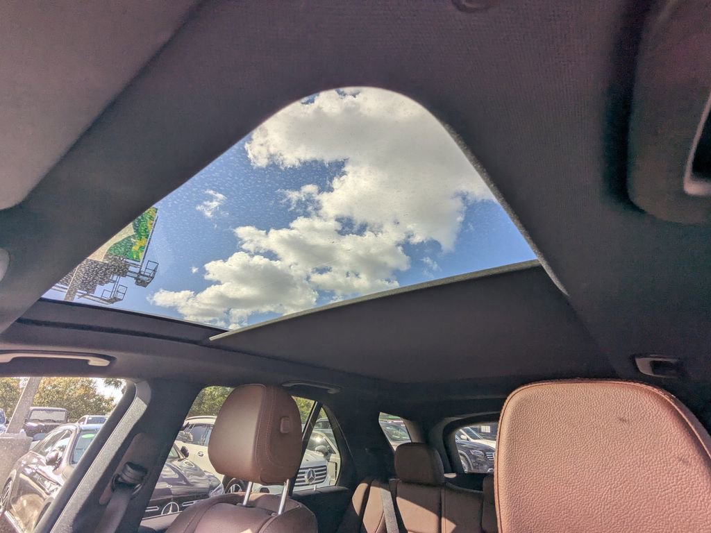 Used 2025 Mercedes-Benz GLE 450e 4MATIC image 7