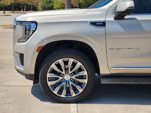 Used 2021 GMC Yukon Denali w/ Denali Ultimate Package AWD/4WD image 8