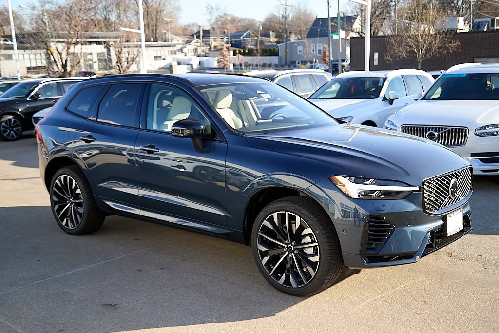 New 2026 Volvo XC60 T8 Ultra w/ Protection Package Premier image 4