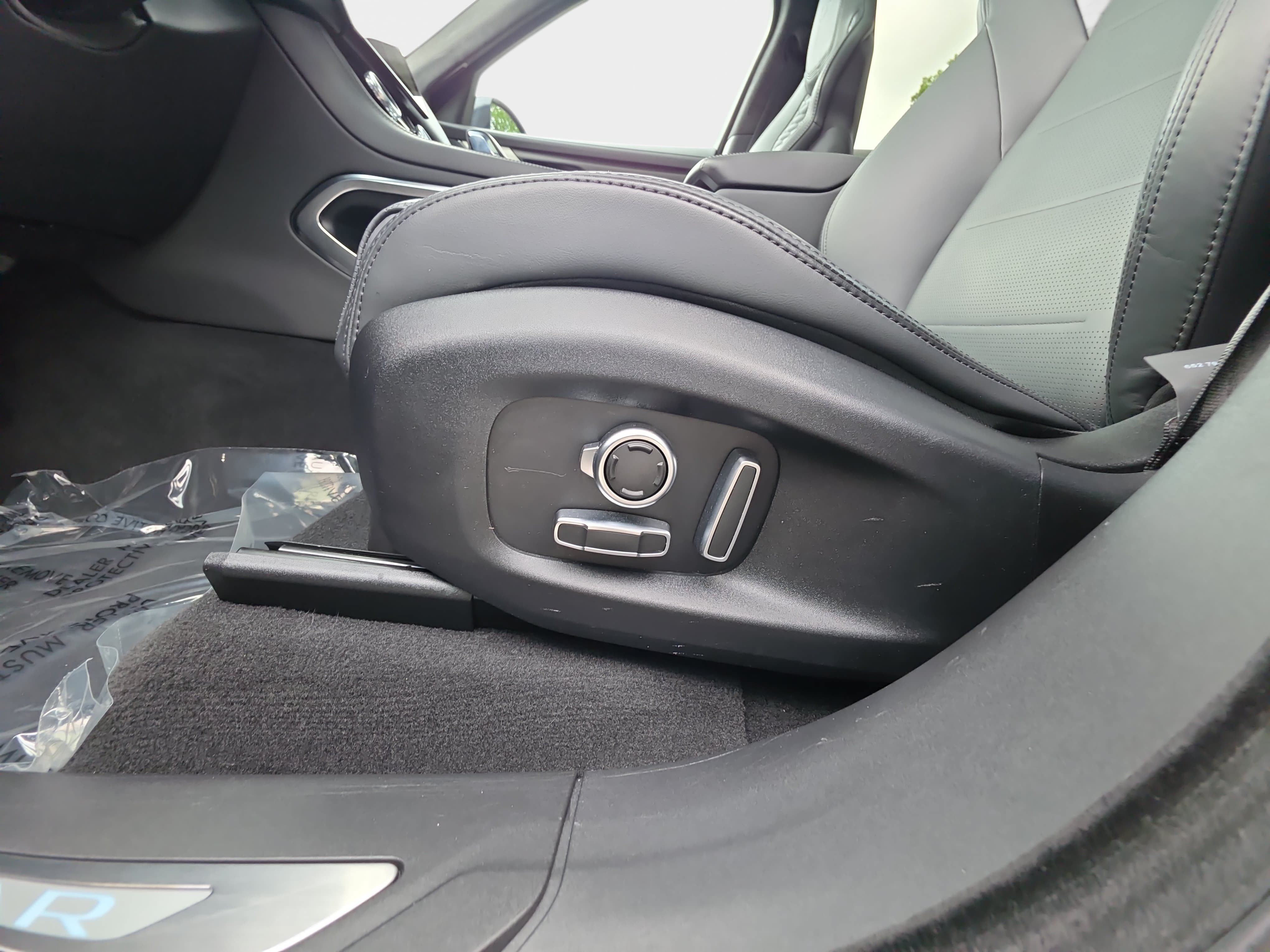 Certified 2022 Jaguar F-PACE SVR AWD/4WD image 29