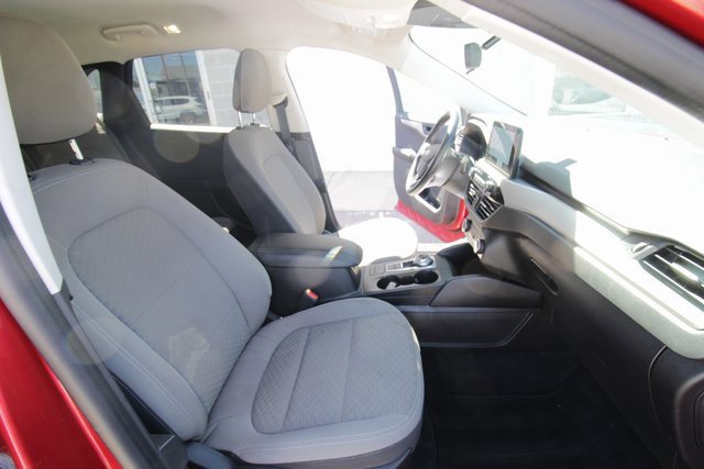 Used 2022 Ford Escape SE w/ SE Sport Appearance Package image 34
