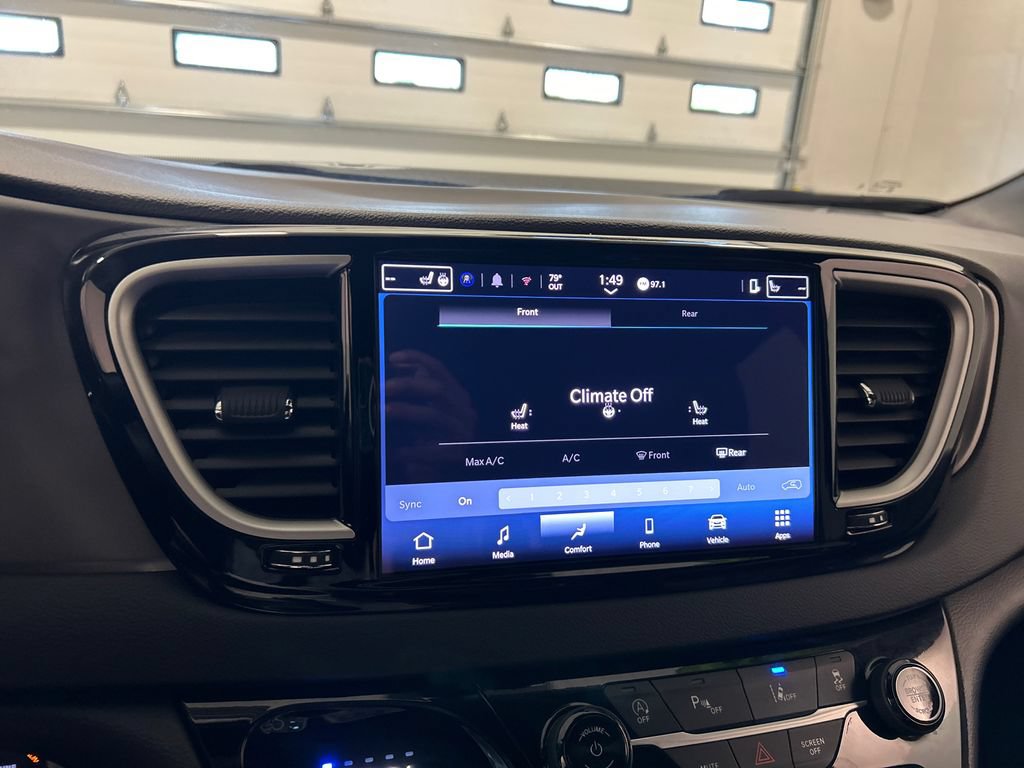 Used 2025 Chrysler Pacifica Select FWD image 22