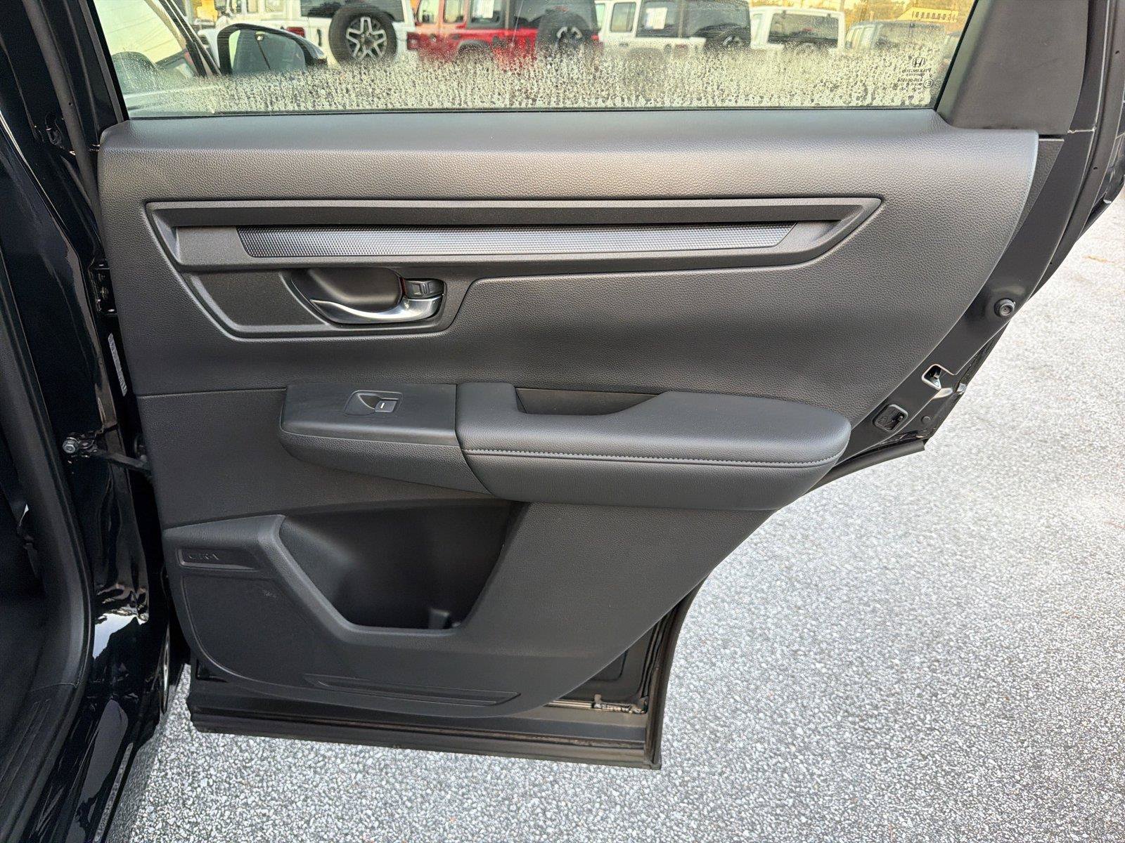 Used 2025 Honda CR-V EX image 15
