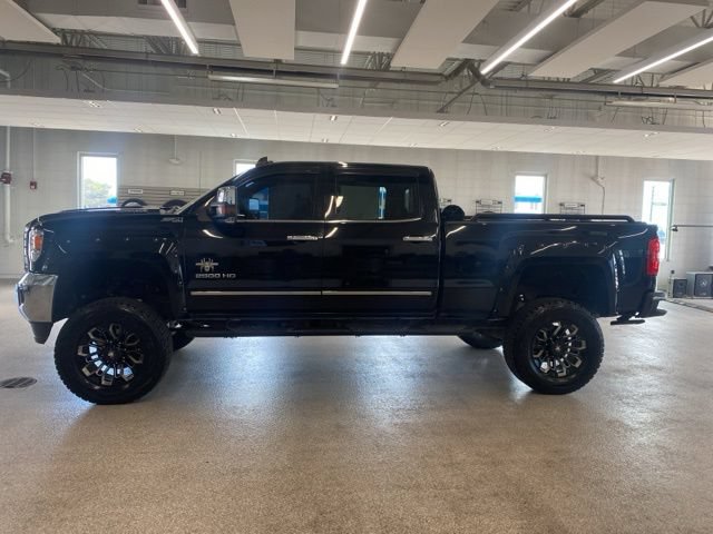 Used 2018 GMC Sierra 2500 SLT w/ Duramax Plus Package AWD/4WD image 9