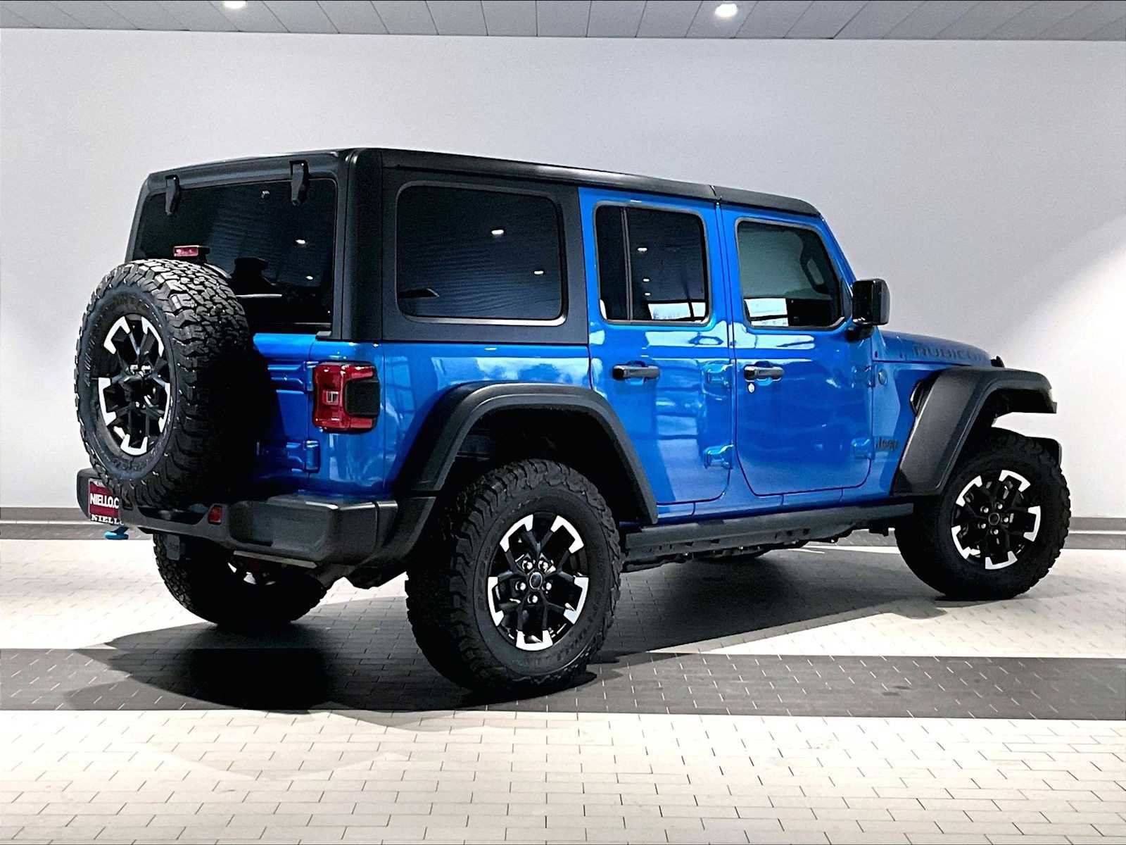 Used 2024 Jeep Wrangler Rubicon w/ Technology Group image 10