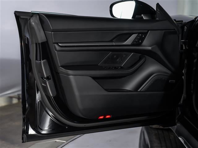 Used 2025 Porsche Taycan 4 Cross Turismo image 24