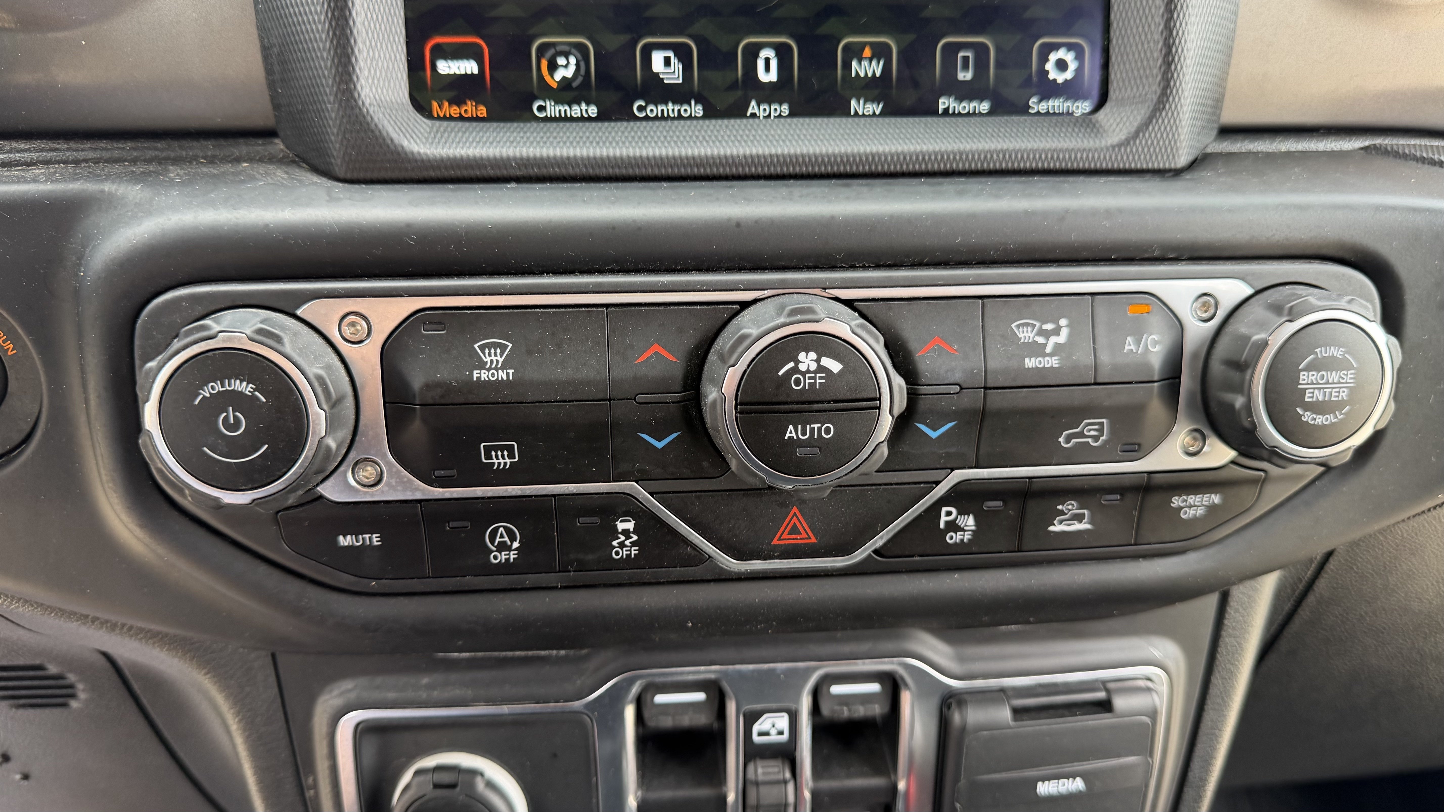 Used 2021 Jeep Gladiator Sport AWD/4WD image 23