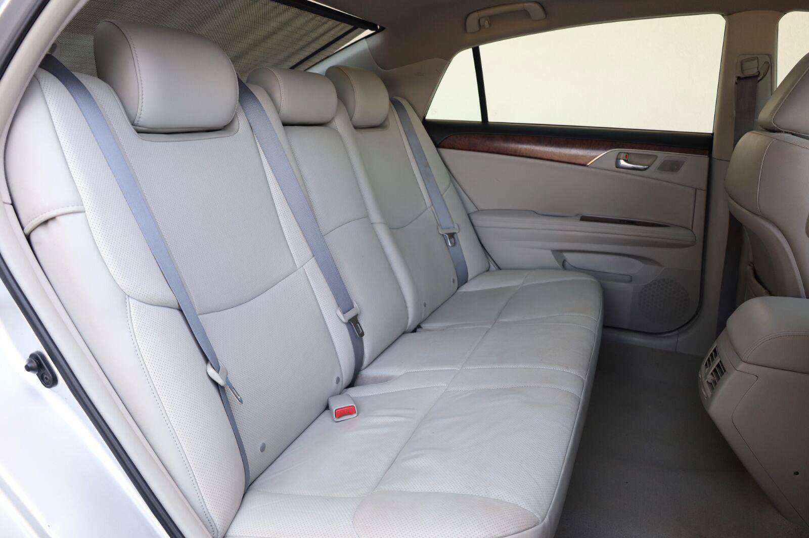 Used 2011 Toyota Avalon Limited FWD image 26