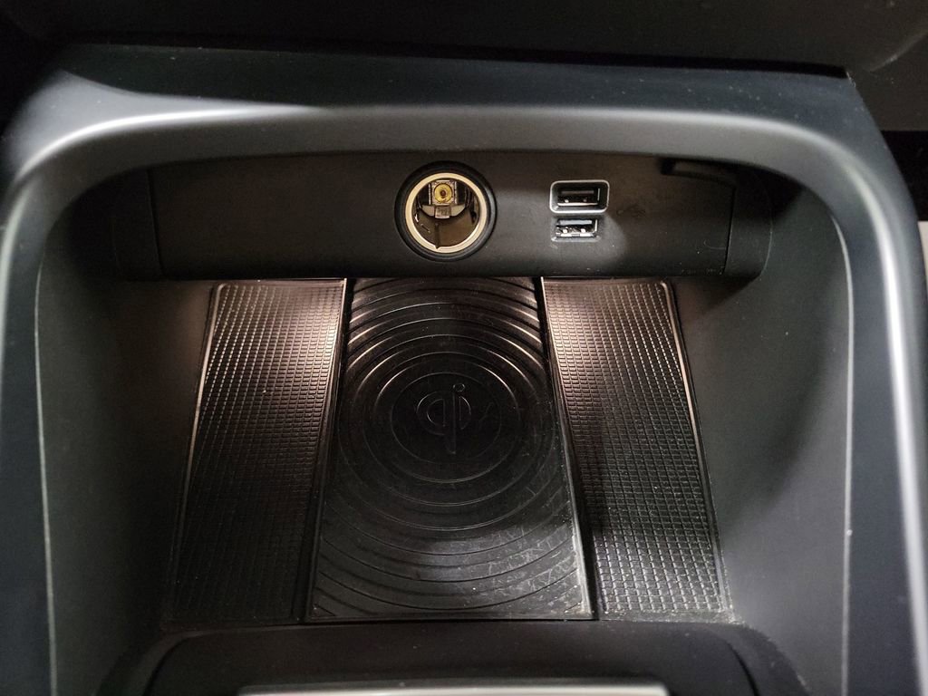 Used 2019 Volvo XC40 T5 Momentum image 18