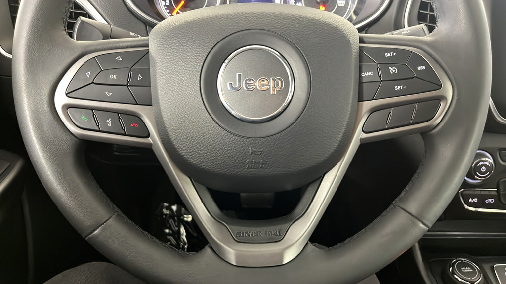 Used 2020 Jeep Cherokee Latitude Plus AWD/4WD image 24