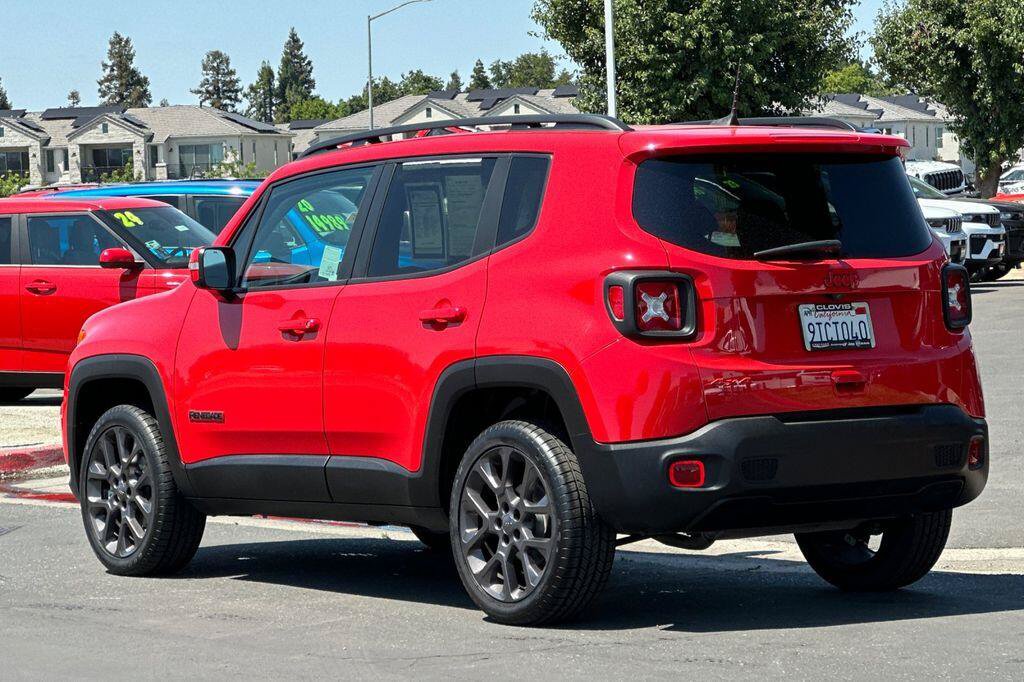 Used 2023 Jeep Renegade Latitude w/ Sun/Sound Group AWD/4WD image 6