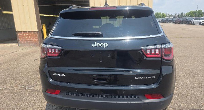 Used 2025 Jeep Compass Limited w/ Sun & Sound Group AWD/4WD image 5