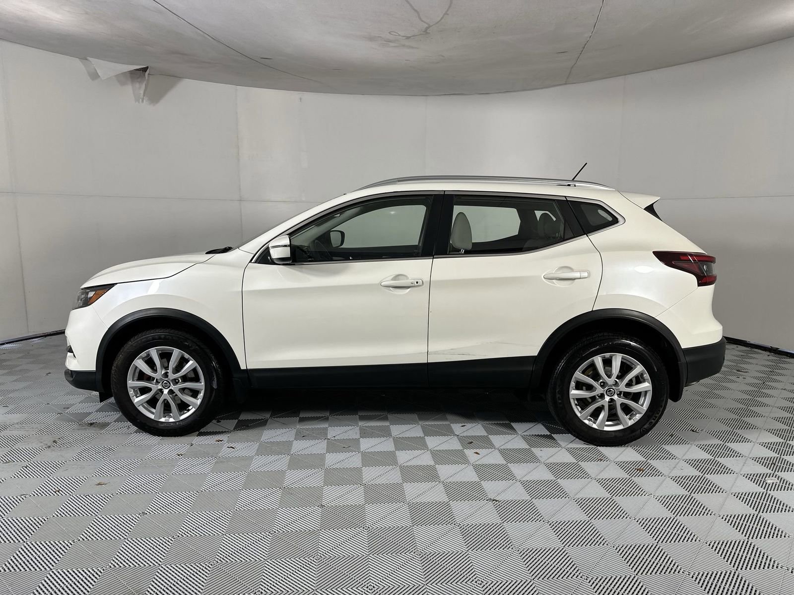 Used 2020 Nissan Rogue Sport SV FWD image 5