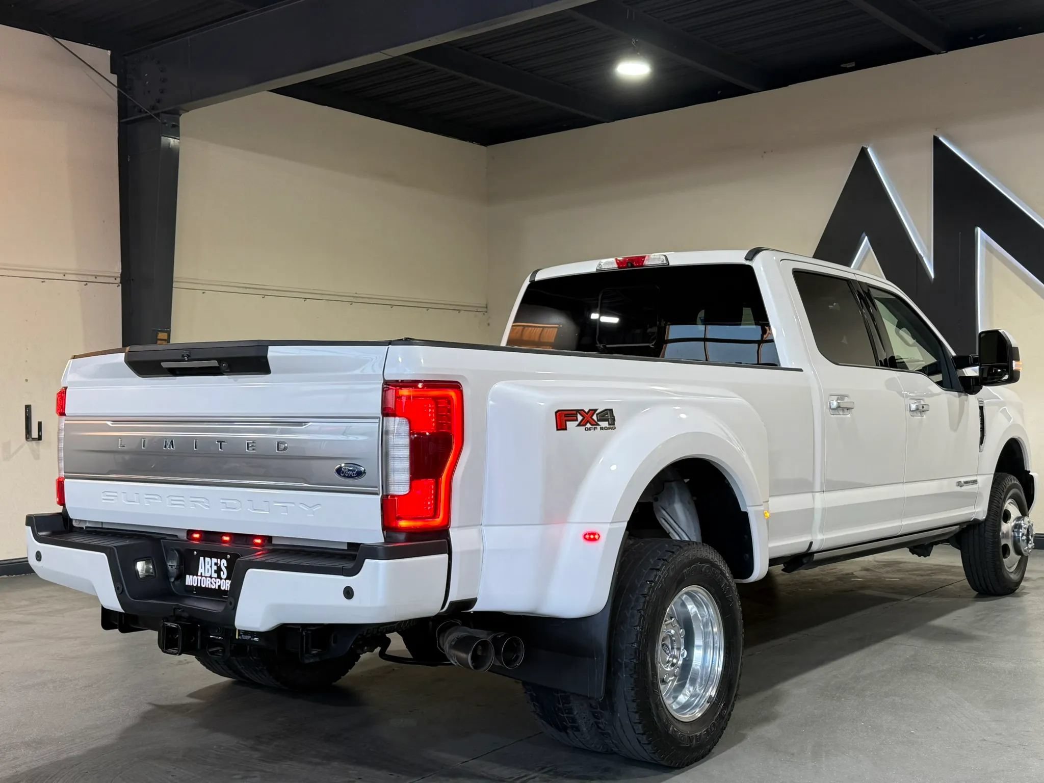 Used 2019 Ford F350 Limited AWD/4WD image 4