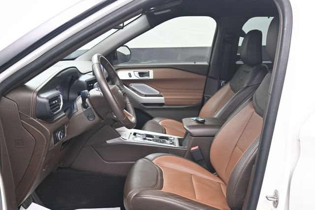 Certified 2023 Ford Explorer King Ranch w/ Technology Package AWD/4WD image 6