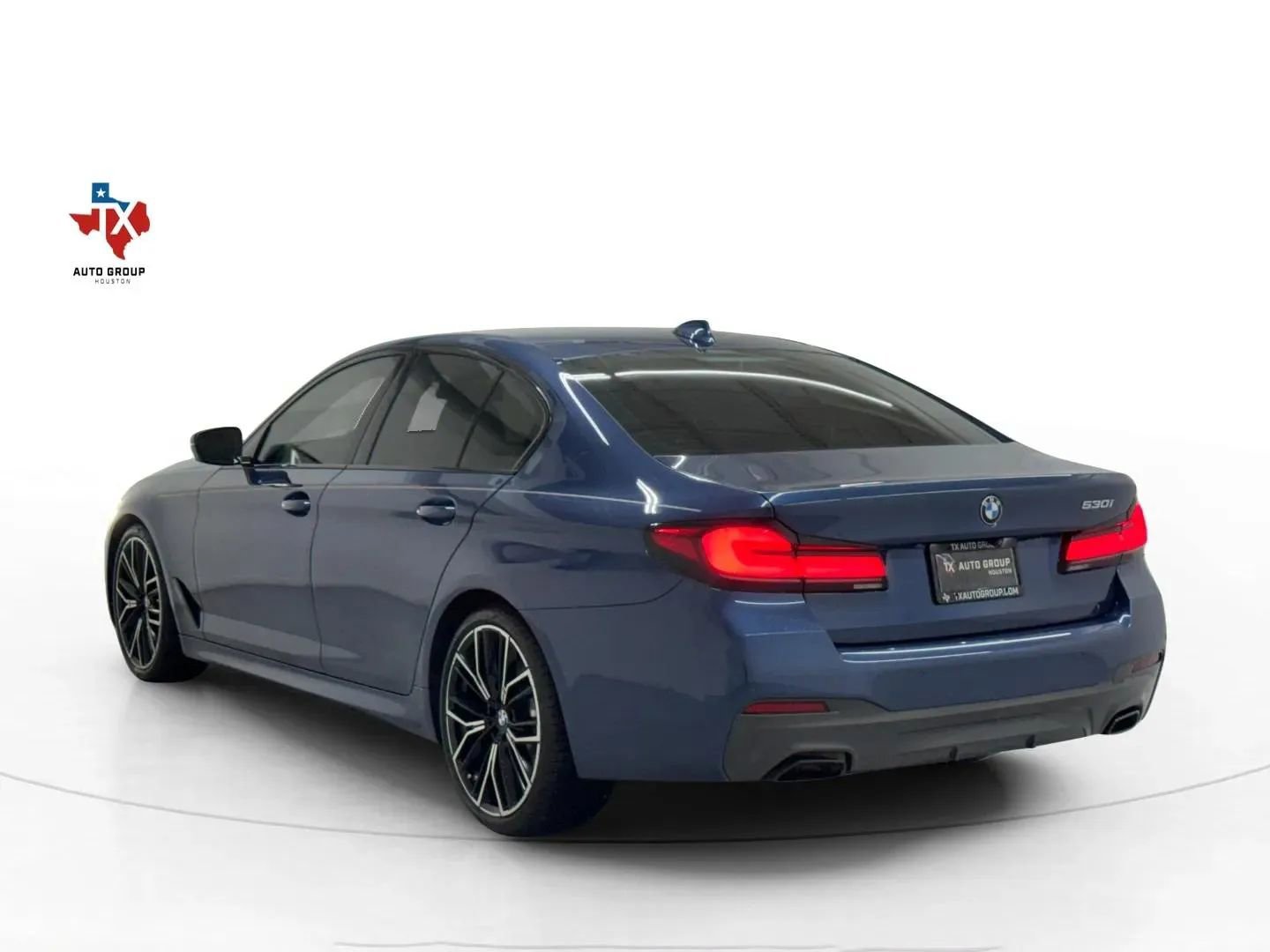 Used 2022 BMW 530i w/ M Sport Package RWD image 4