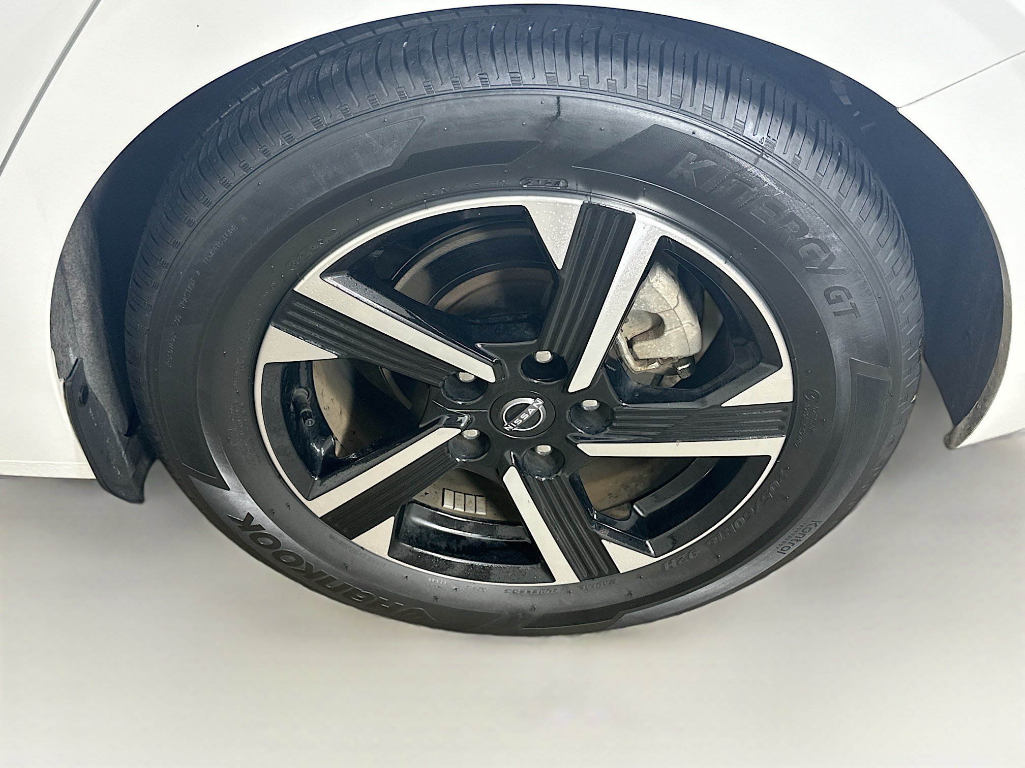 Used 2025 Nissan Sentra SV FWD image 11