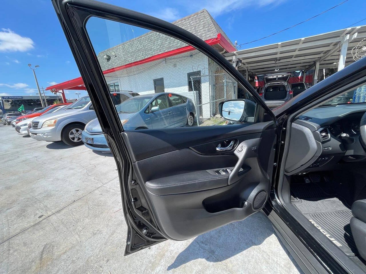 Used 2017 Nissan Rogue SL w/ SL Premium Package AWD/4WD image 7