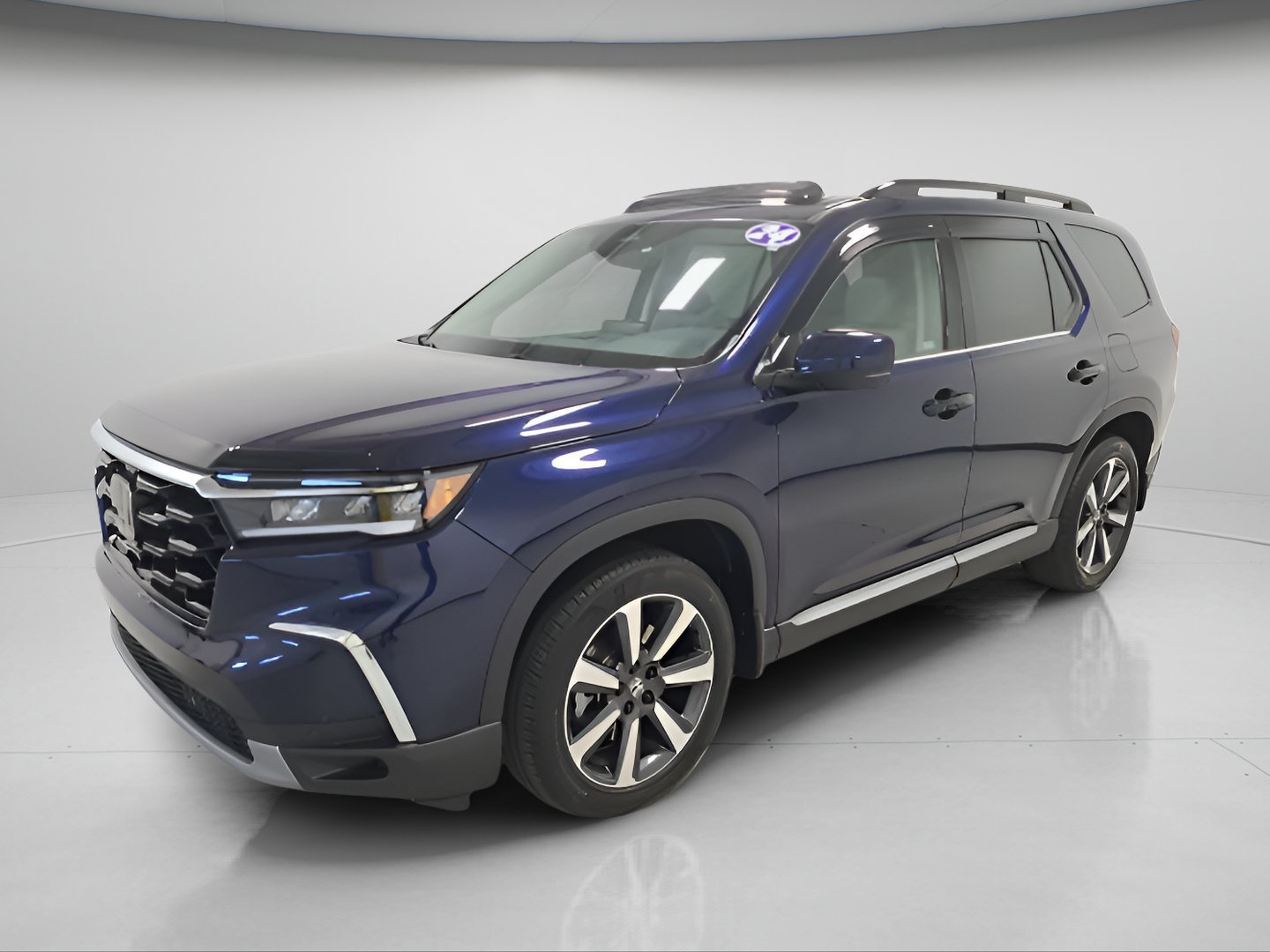 Used 2024 Honda Pilot Touring image 3