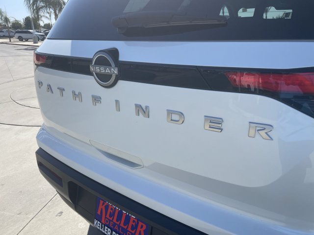 Used 2025 Nissan Pathfinder SV FWD image 31