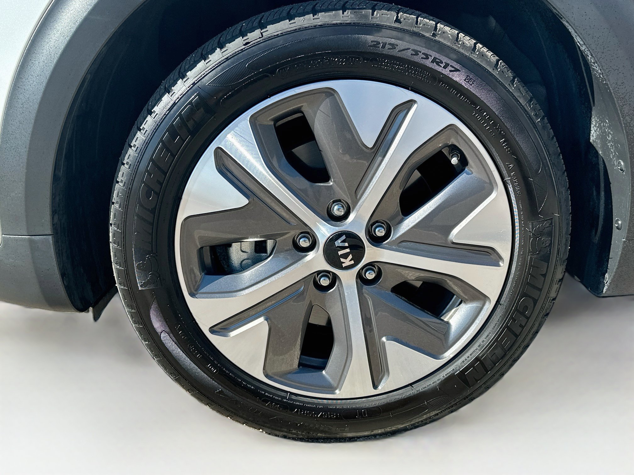 Used 2020 Kia Niro EX Premium w/ Cold Weather Package FWD image 11