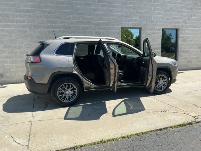 Used 2021 Jeep Cherokee Latitude Lux w/ Comfort/Convenience Group AWD/4WD image 12