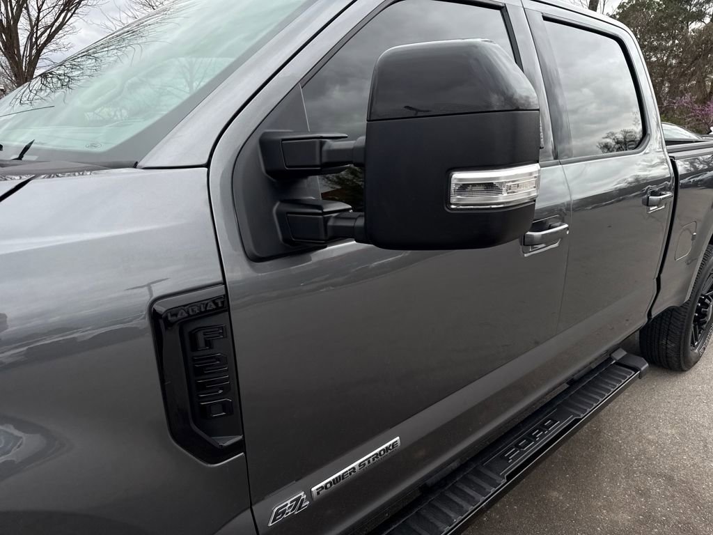 Used 2022 Ford F250 Lariat w/ Black Appearance Package image 39