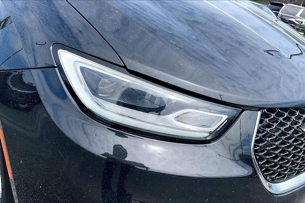 Used 2023 Chrysler Pacifica Touring-L FWD image 31