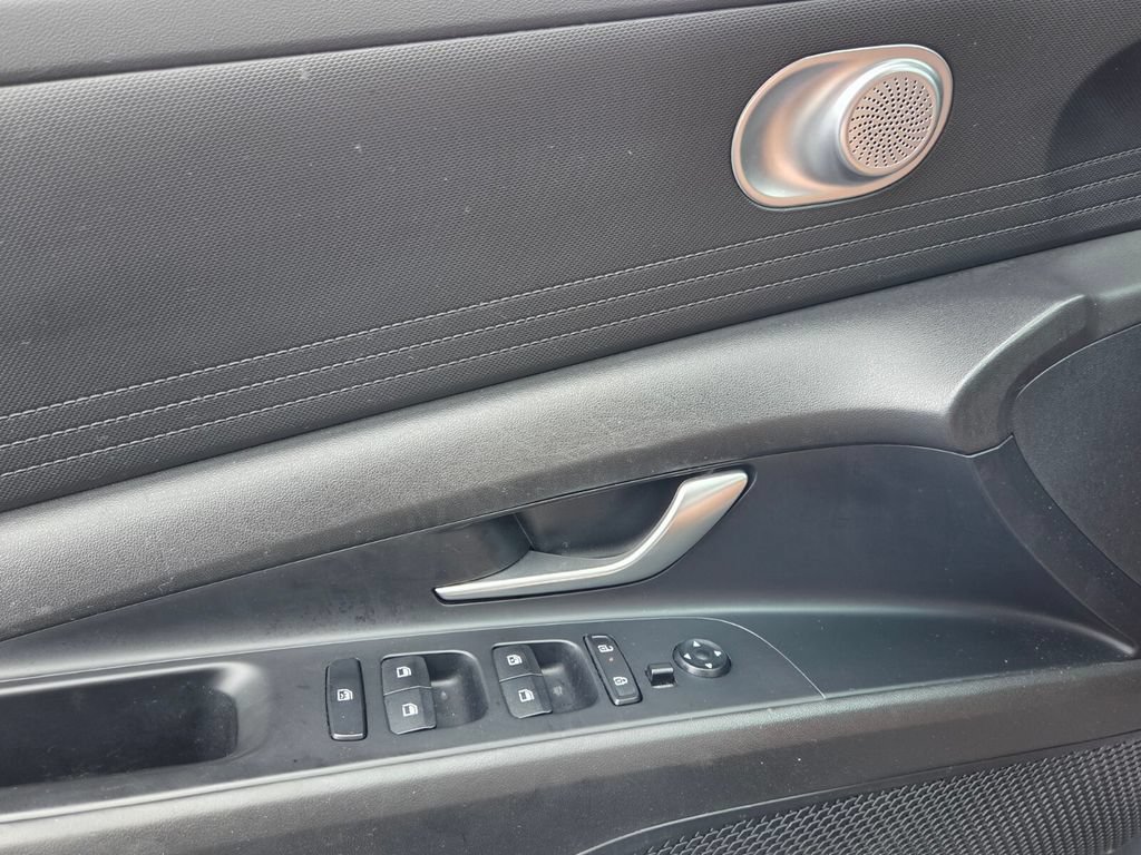 Used 2024 Hyundai Elantra SEL FWD image 29