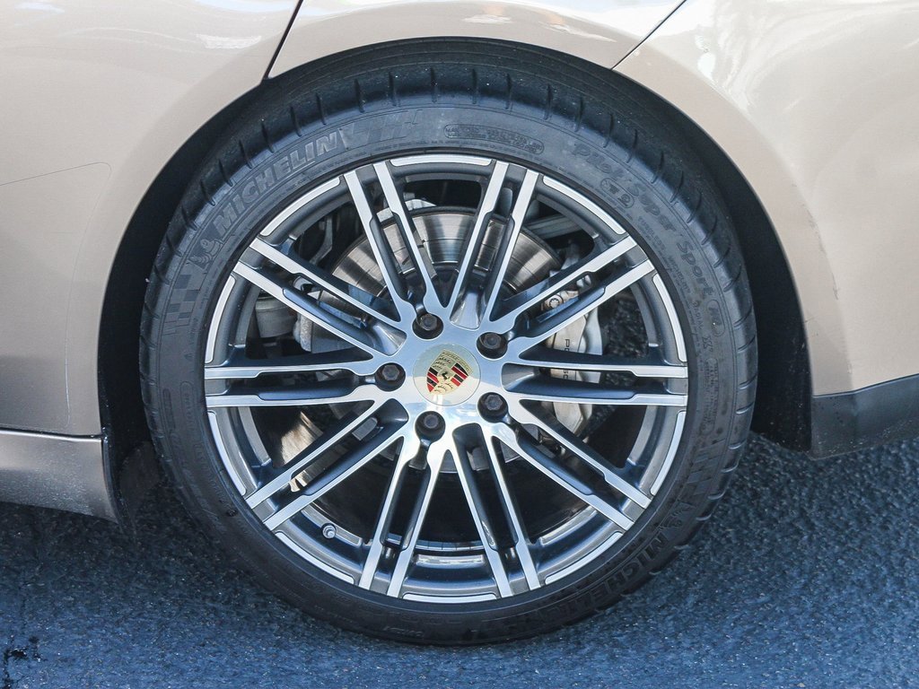 Used 2015 Porsche Panamera S image 8