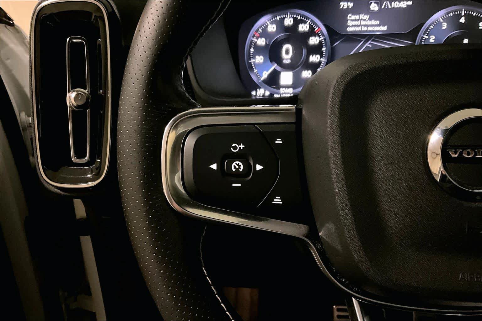 Used 2021 Volvo XC40 T5 R-Design w/ Advanced Package AWD/4WD image 23