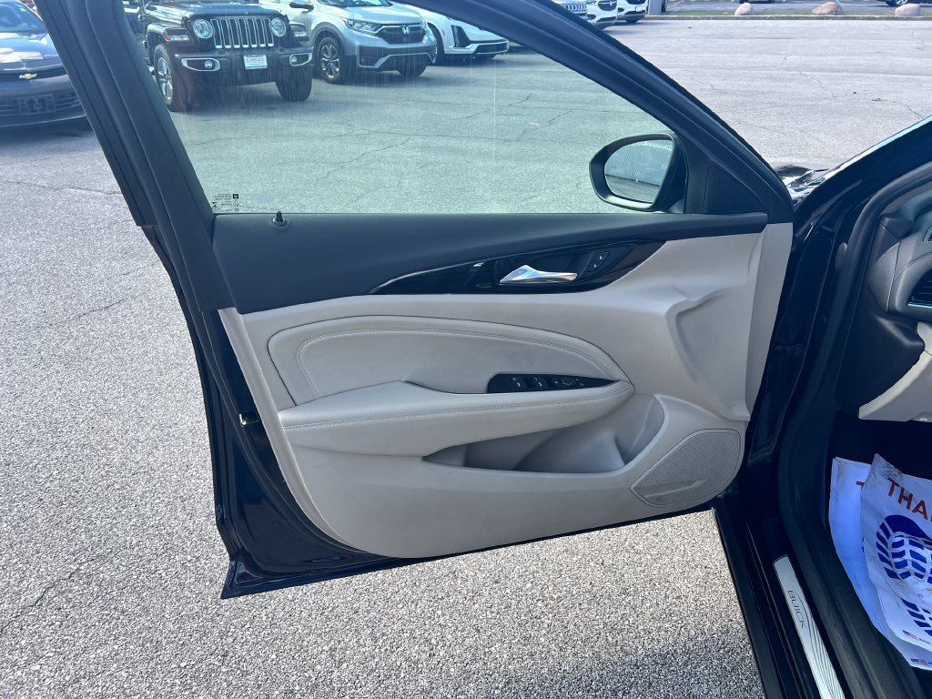 Used 2018 Buick Regal Preferred w/ Driver Confidence Package #1 FWD image 14
