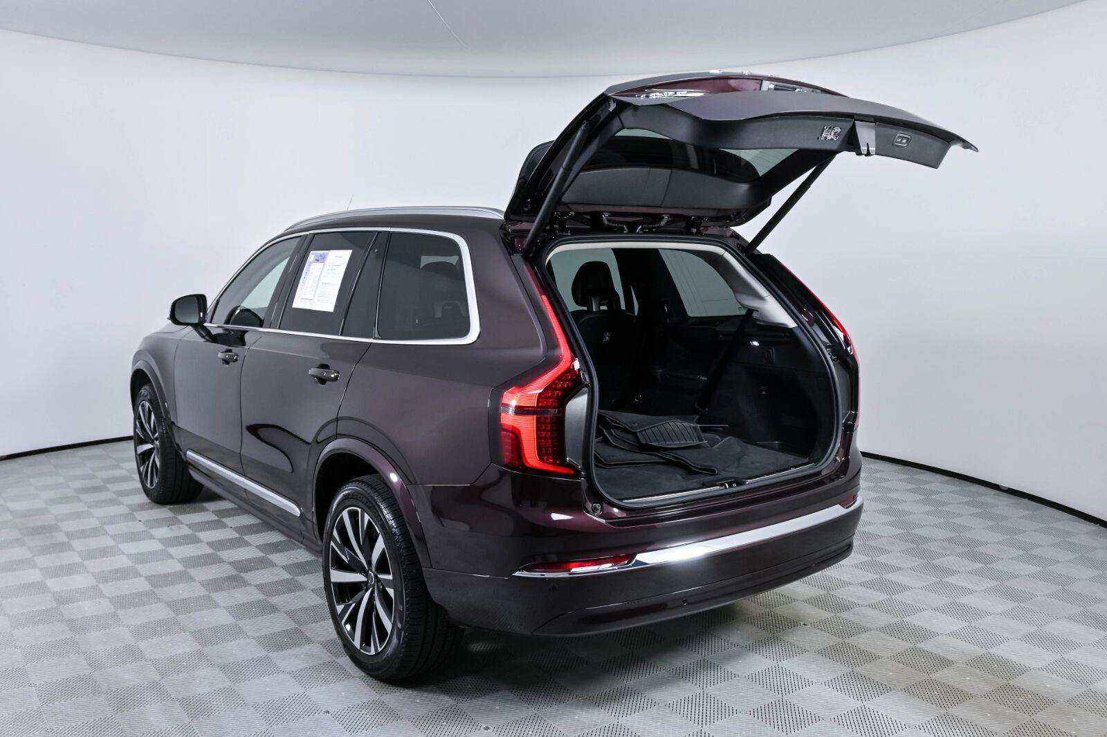 Used 2025 Volvo XC90 B6 Core w/ Climate Package AWD/4WD image 32