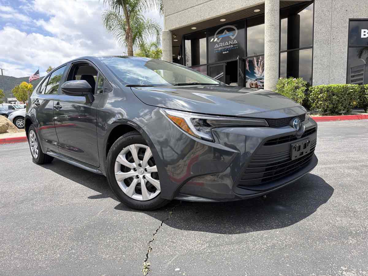 Used 2023 Toyota Corolla LE FWD image 2