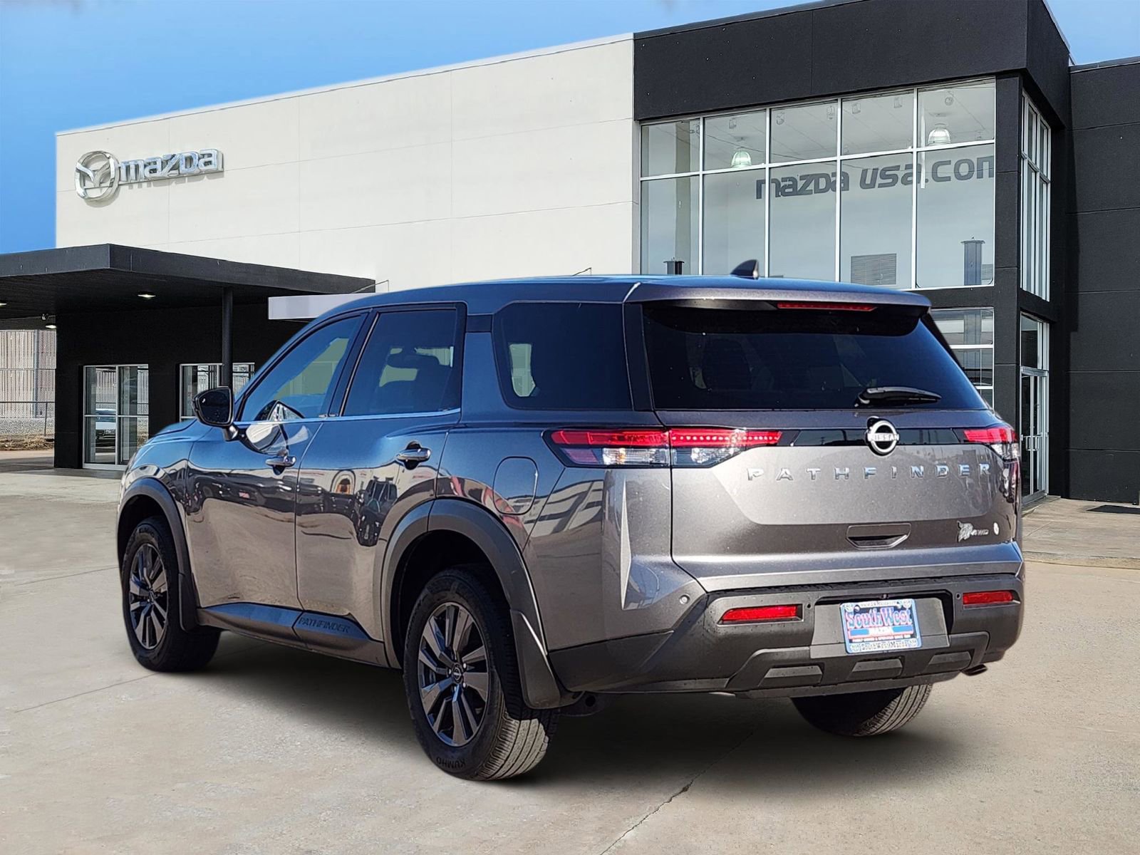 Used 2023 Nissan Pathfinder S image 4