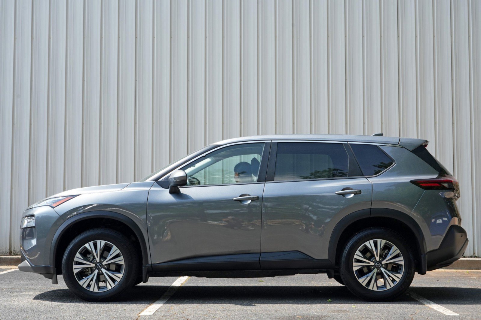 Used 2022 Nissan Rogue SV FWD image 8