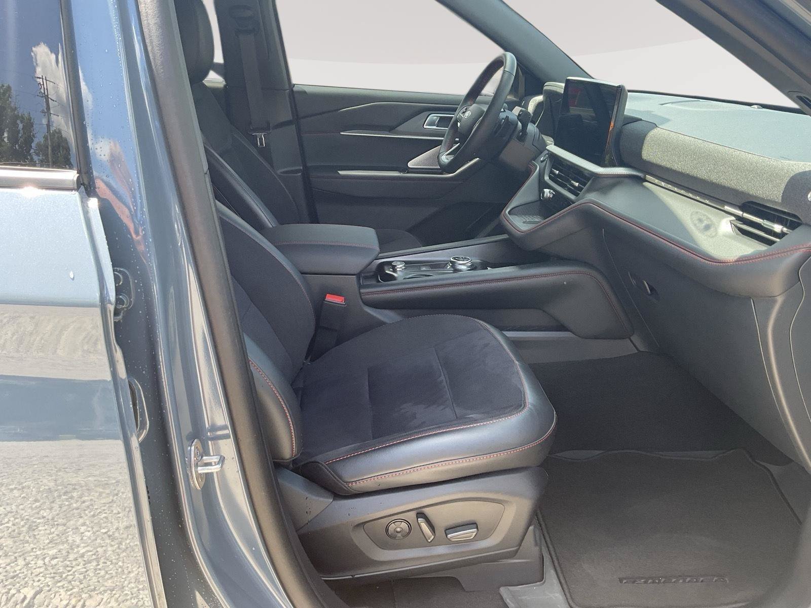 Used 2025 Ford Explorer ST AWD/4WD image 19