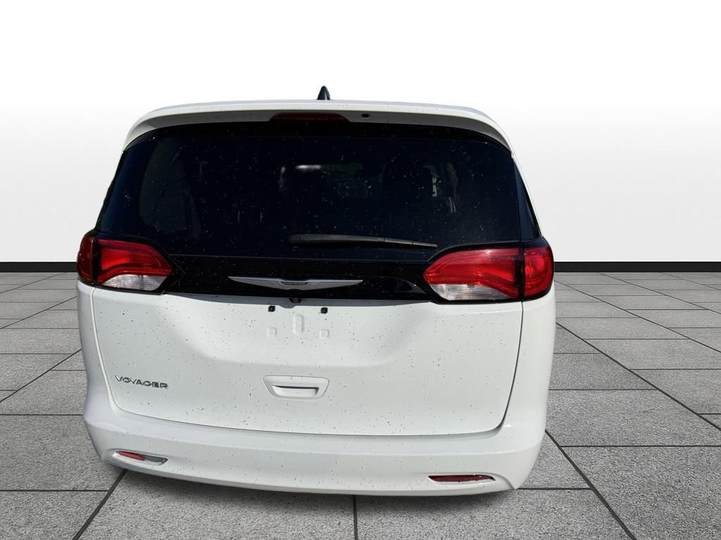 Used 2023 Chrysler Voyager LX FWD image 8