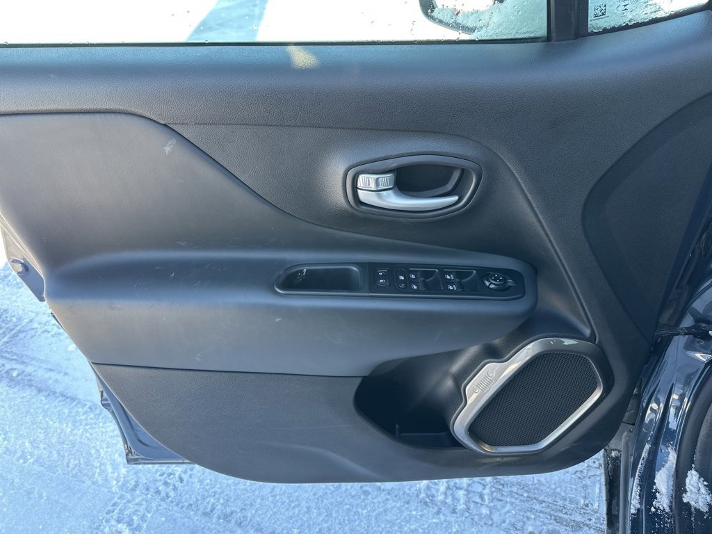 Used 2023 Jeep Renegade Latitude image 13