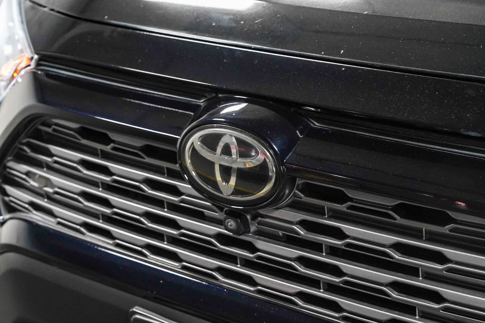 Certified 2021 Toyota RAV4 Limited FWD image 9